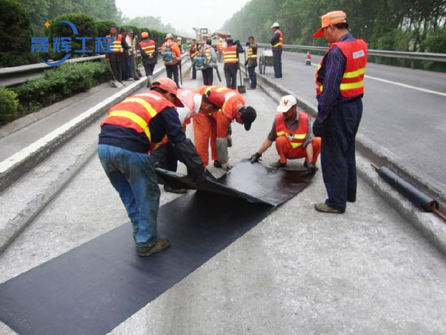 防裂贴（抗裂贴）有效解决道路使用开裂难题