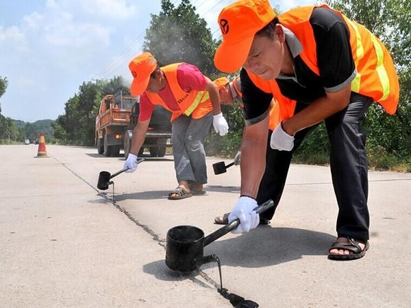 道路灌缝胶使用成本